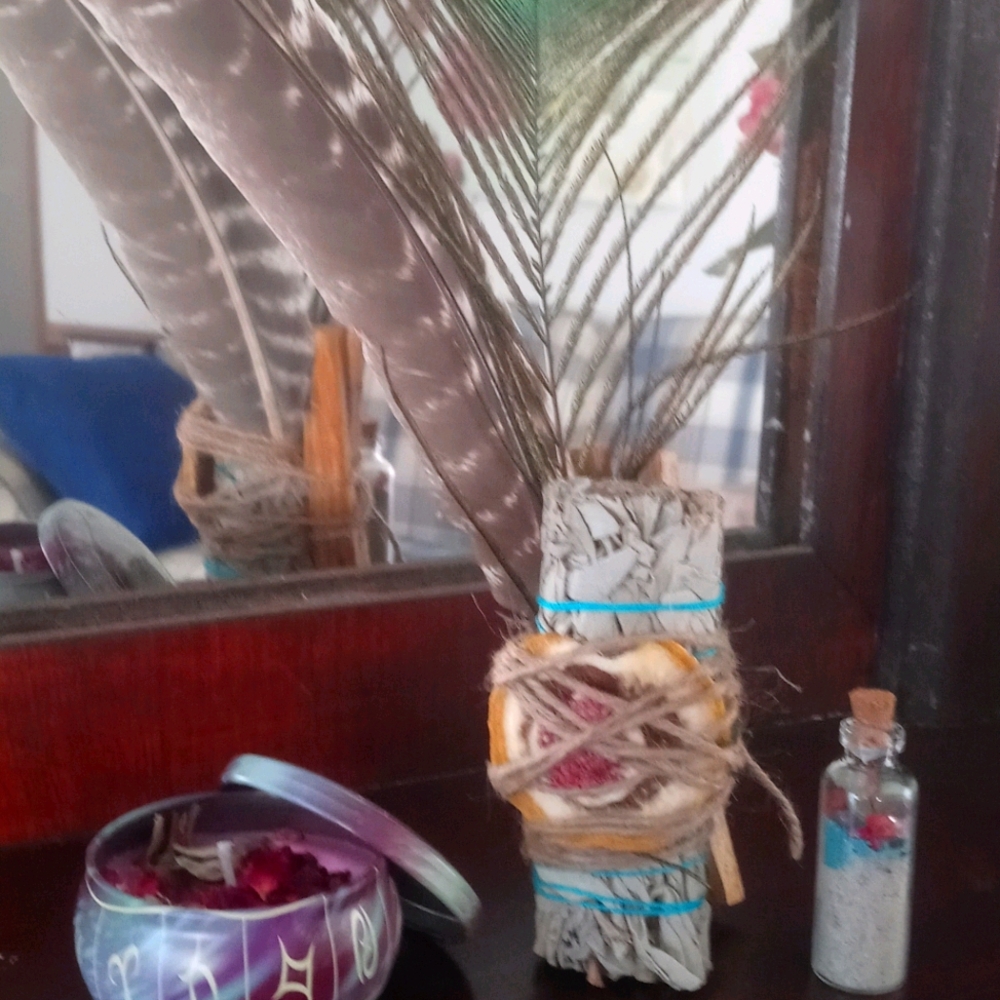 Spiritual sage & palos from Puru sticks and Feathe